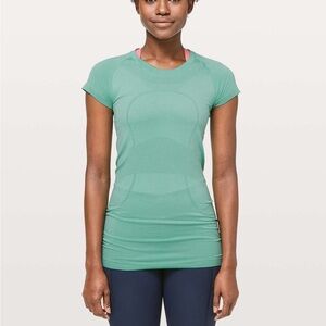 Lululemon Swiftly Tech Short Sleeve Crew
Aqua Mint / Aqua Mint sz 8